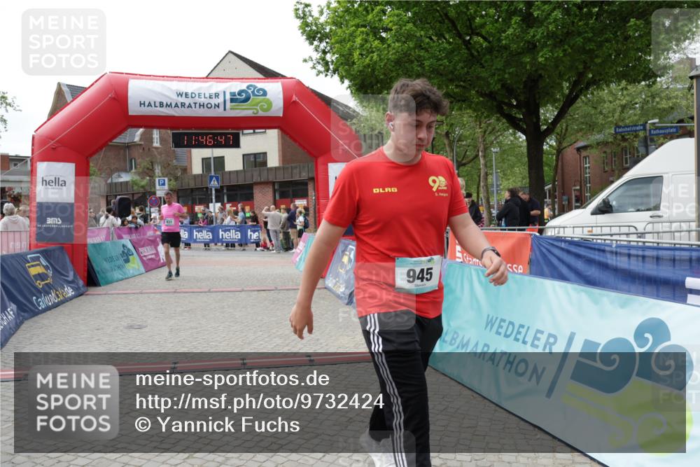 10.05.2026 - 8. Wedeler Halbmarathon Yannick Fuchs http://msf.ph/oto/9732424 10.05.2026 11:46:46 Ziel 721, 831, 914, 945, 954 meine-sportfotos.de