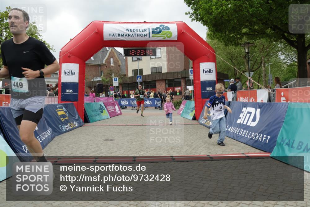 10.05.2026 - 8. Wedeler Halbmarathon Yannick Fuchs http://msf.ph/oto/9732428 10.05.2026 12:23:44 Ziel 181, 449 meine-sportfotos.de