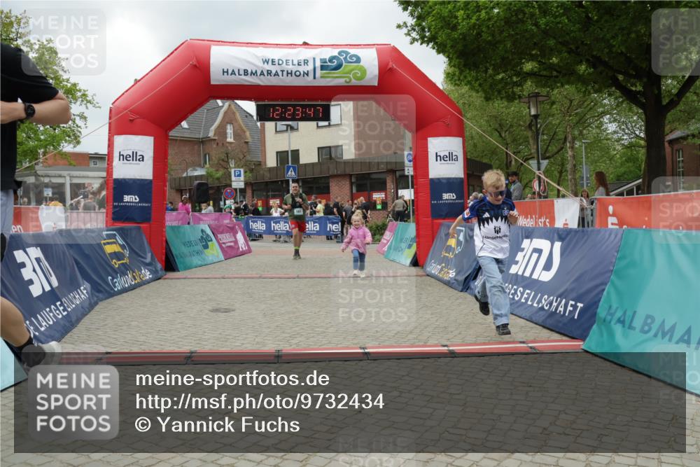 10.05.2026 - 8. Wedeler Halbmarathon Yannick Fuchs http://msf.ph/oto/9732434 10.05.2026 12:23:45 Ziel 181, 449 meine-sportfotos.de