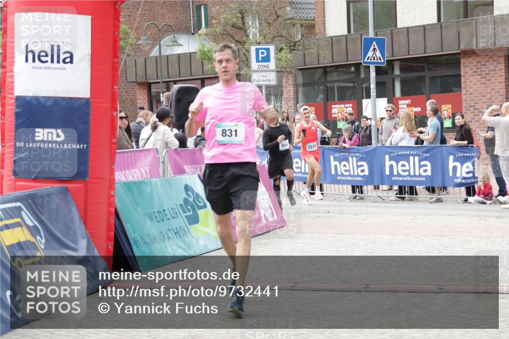 10.05.2026 - 8. Wedeler Halbmarathon Yannick Fuchs http://msf.ph/oto/9732441 10.05.2026 11:46:47 Ziel 721, 831, 914, 945, 954, 2237 meine-sportfotos.de