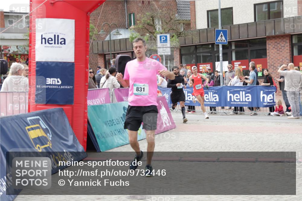 10.05.2026 - 8. Wedeler Halbmarathon Yannick Fuchs http://msf.ph/oto/9732446 10.05.2026 11:46:47 Ziel 721, 831, 914, 945, 954, 2237 meine-sportfotos.de