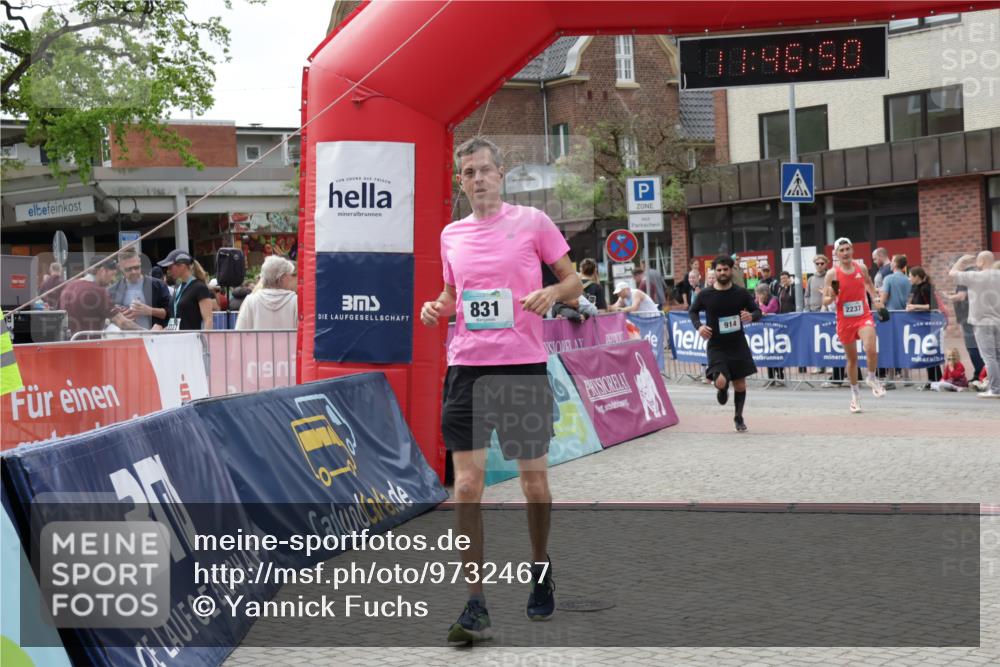 10.05.2026 - 8. Wedeler Halbmarathon Yannick Fuchs http://msf.ph/oto/9732467 10.05.2026 11:46:48 Ziel 831, 914, 945, 954, 2237 meine-sportfotos.de