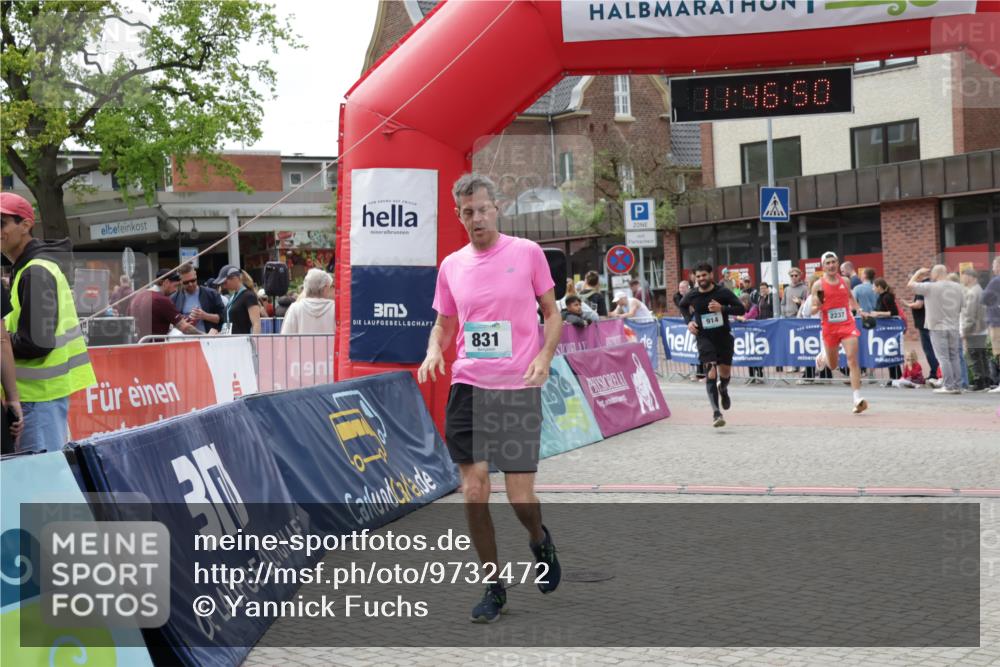 10.05.2026 - 8. Wedeler Halbmarathon Yannick Fuchs http://msf.ph/oto/9732472 10.05.2026 11:46:48 Ziel 831, 914, 945, 954, 2237 meine-sportfotos.de