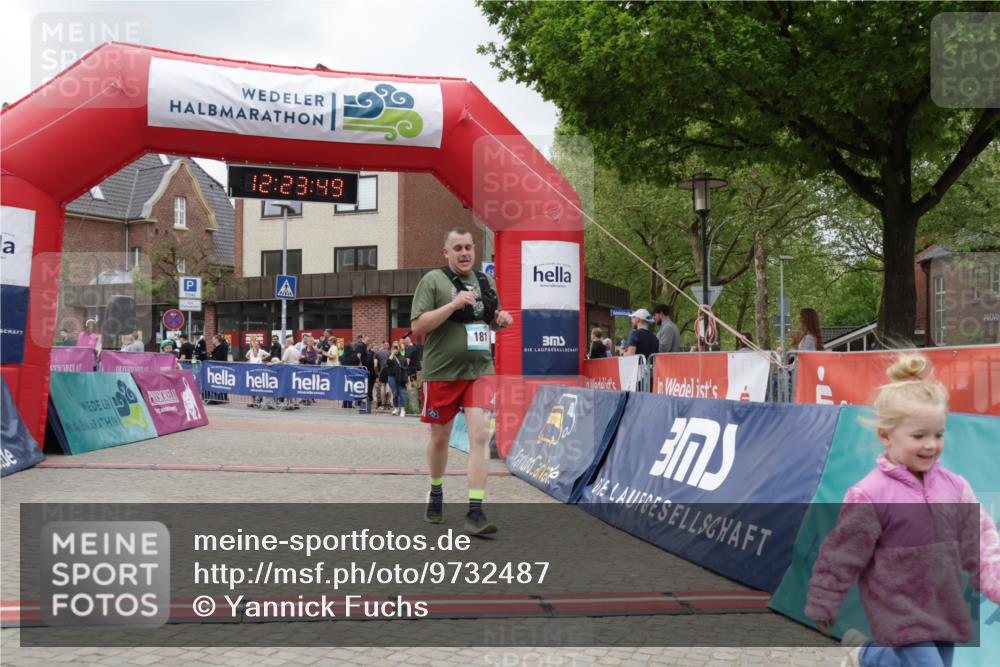 10.05.2026 - 8. Wedeler Halbmarathon Yannick Fuchs http://msf.ph/oto/9732487 10.05.2026 12:23:47 Ziel 181, 449 meine-sportfotos.de
