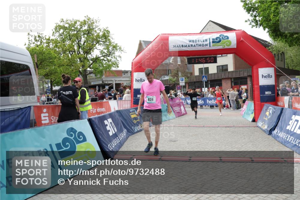 10.05.2026 - 8. Wedeler Halbmarathon Yannick Fuchs http://msf.ph/oto/9732488 10.05.2026 11:46:49 Ziel 831, 914, 945, 2237 meine-sportfotos.de
