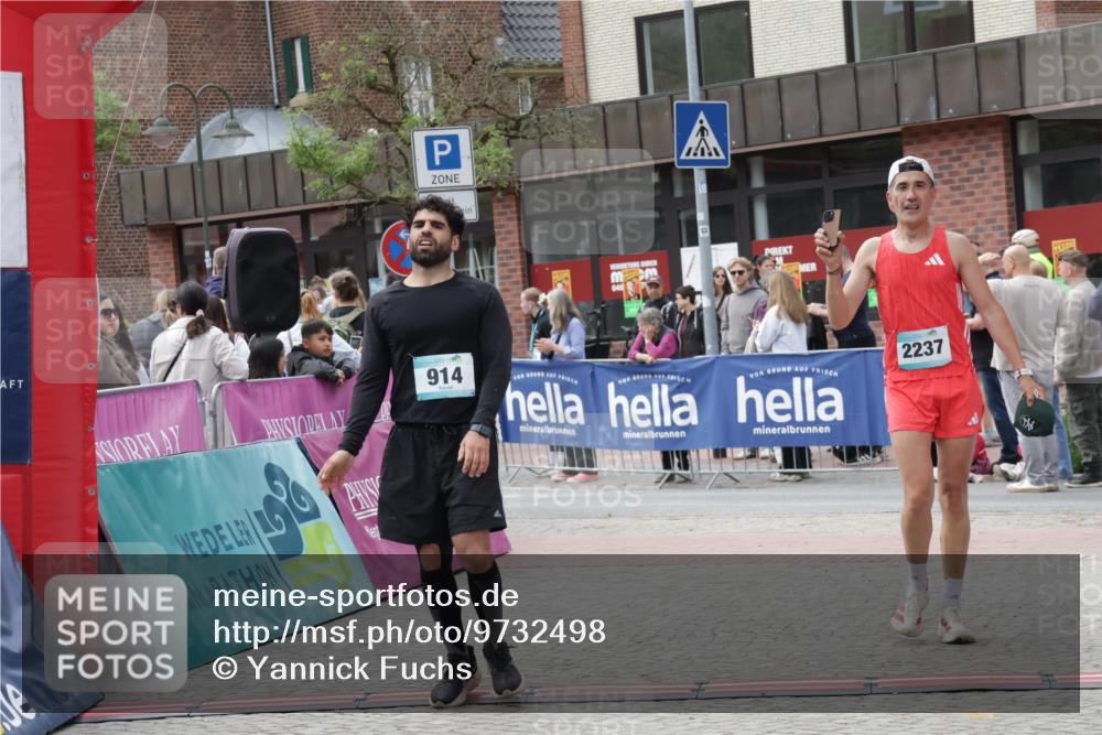 10.05.2026 - 8. Wedeler Halbmarathon Yannick Fuchs http://msf.ph/oto/9732498 10.05.2026 11:46:50 Ziel 831, 914, 2237 meine-sportfotos.de