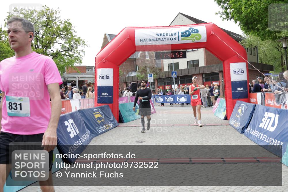 10.05.2026 - 8. Wedeler Halbmarathon Yannick Fuchs http://msf.ph/oto/9732522 10.05.2026 11:46:51 Ziel 831, 914, 2237 meine-sportfotos.de