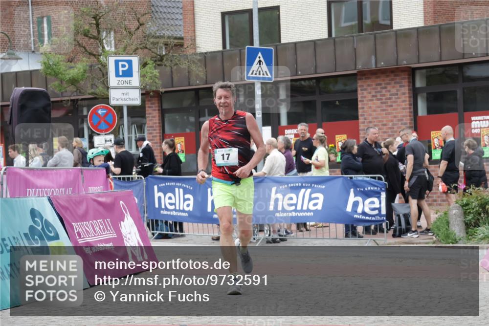 10.05.2026 - 8. Wedeler Halbmarathon Yannick Fuchs http://msf.ph/oto/9732591 10.05.2026 12:24:19 Ziel 17 meine-sportfotos.de