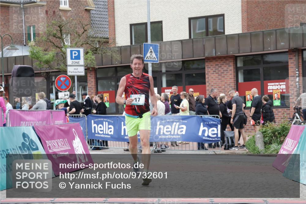 10.05.2026 - 8. Wedeler Halbmarathon Yannick Fuchs http://msf.ph/oto/9732601 10.05.2026 12:24:20 Ziel 17 meine-sportfotos.de