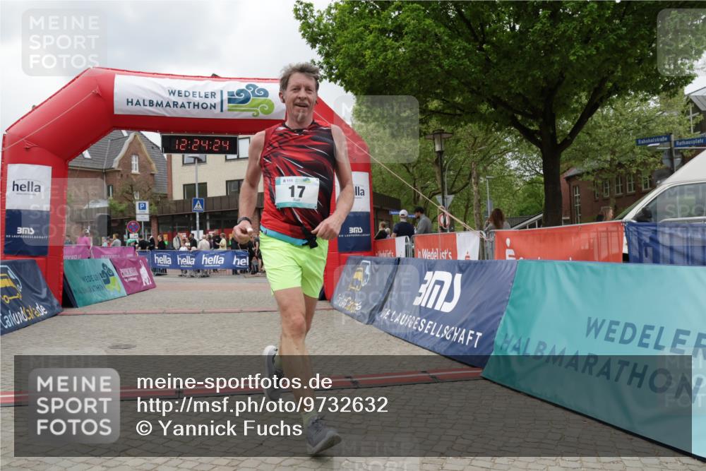 10.05.2026 - 8. Wedeler Halbmarathon Yannick Fuchs http://msf.ph/oto/9732632 10.05.2026 12:24:22 Ziel 17 meine-sportfotos.de