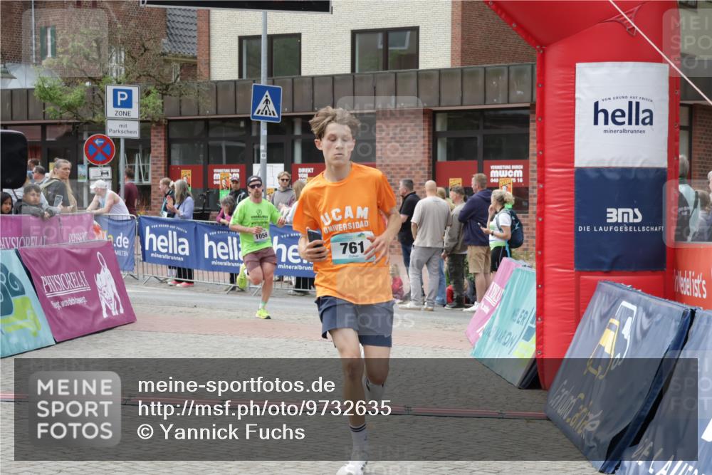 10.05.2026 - 8. Wedeler Halbmarathon Yannick Fuchs http://msf.ph/oto/9732635 10.05.2026 11:46:59 Ziel 761, 1056 meine-sportfotos.de