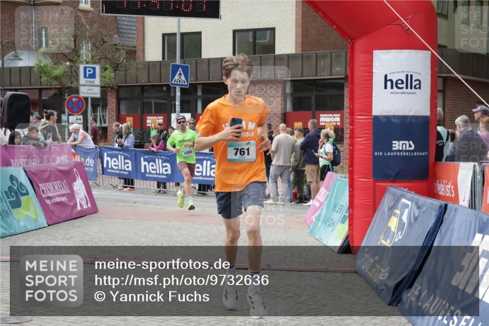 10.05.2026 - 8. Wedeler Halbmarathon Yannick Fuchs http://msf.ph/oto/9732636 10.05.2026 11:46:59 Ziel 761, 1056 meine-sportfotos.de