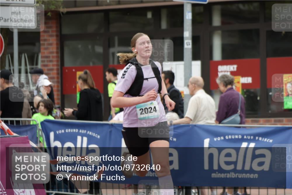 10.05.2026 - 8. Wedeler Halbmarathon Yannick Fuchs http://msf.ph/oto/9732640 10.05.2026 12:24:58 Ziel 2024 meine-sportfotos.de