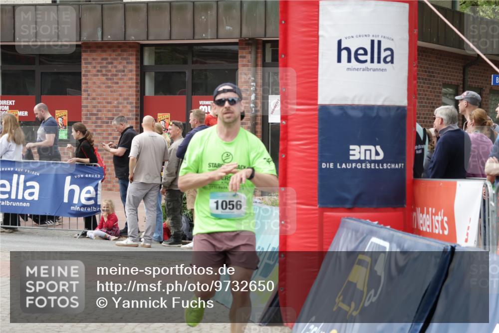10.05.2026 - 8. Wedeler Halbmarathon Yannick Fuchs http://msf.ph/oto/9732650 10.05.2026 11:47:01 Ziel 761, 1056 meine-sportfotos.de
