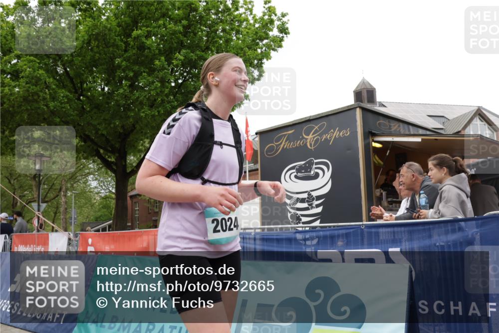 10.05.2026 - 8. Wedeler Halbmarathon Yannick Fuchs http://msf.ph/oto/9732665 10.05.2026 12:25:03 Ziel 2024 meine-sportfotos.de