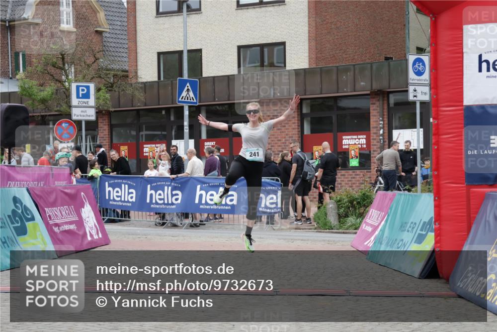 10.05.2026 - 8. Wedeler Halbmarathon Yannick Fuchs http://msf.ph/oto/9732673 10.05.2026 12:25:11 Ziel 241 meine-sportfotos.de