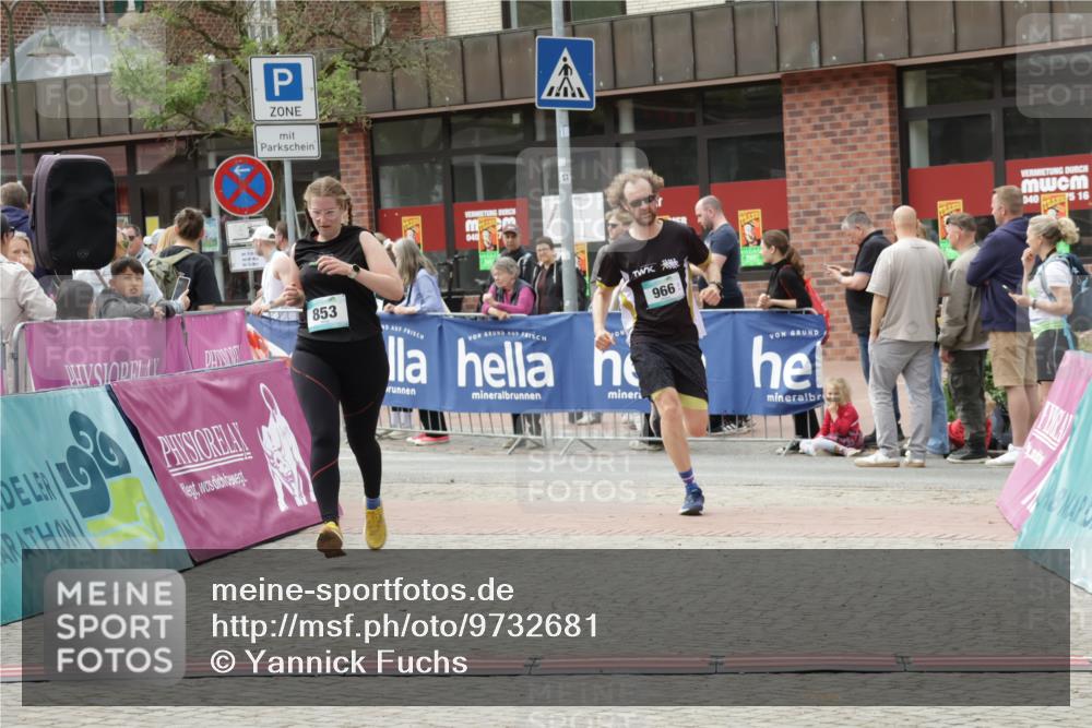 10.05.2026 - 8. Wedeler Halbmarathon Yannick Fuchs http://msf.ph/oto/9732681 10.05.2026 11:47:07 Ziel 853, 966, 1056 meine-sportfotos.de