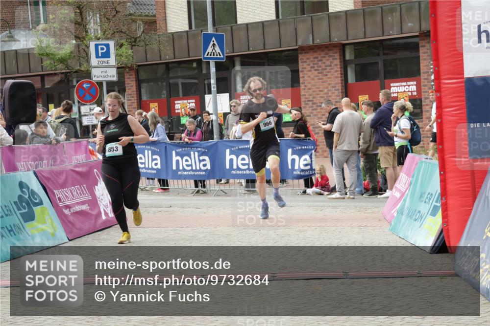10.05.2026 - 8. Wedeler Halbmarathon Yannick Fuchs http://msf.ph/oto/9732684 10.05.2026 11:47:07 Ziel 853, 966, 1056 meine-sportfotos.de