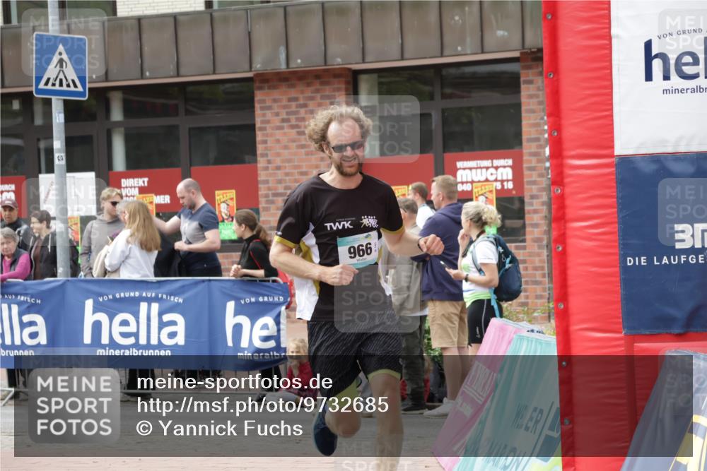 10.05.2026 - 8. Wedeler Halbmarathon Yannick Fuchs http://msf.ph/oto/9732685 10.05.2026 11:47:08 Ziel 853, 966 meine-sportfotos.de