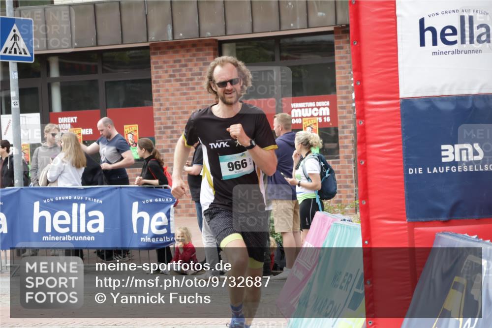 10.05.2026 - 8. Wedeler Halbmarathon Yannick Fuchs http://msf.ph/oto/9732687 10.05.2026 11:47:08 Ziel 853, 966 meine-sportfotos.de