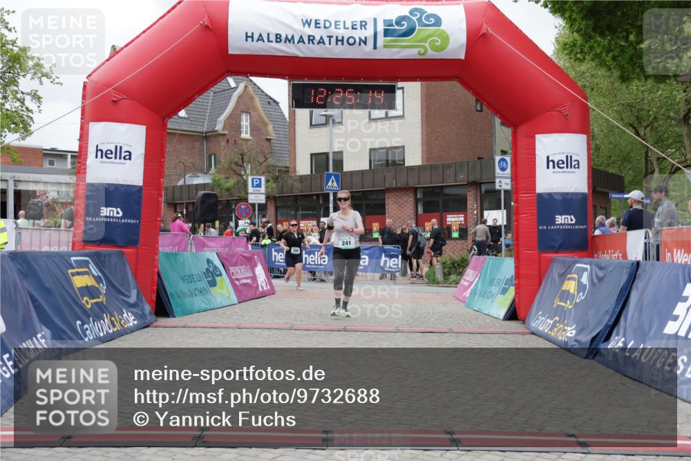 10.05.2026 - 8. Wedeler Halbmarathon Yannick Fuchs http://msf.ph/oto/9732688 10.05.2026 12:25:12 Ziel 241, 349 meine-sportfotos.de
