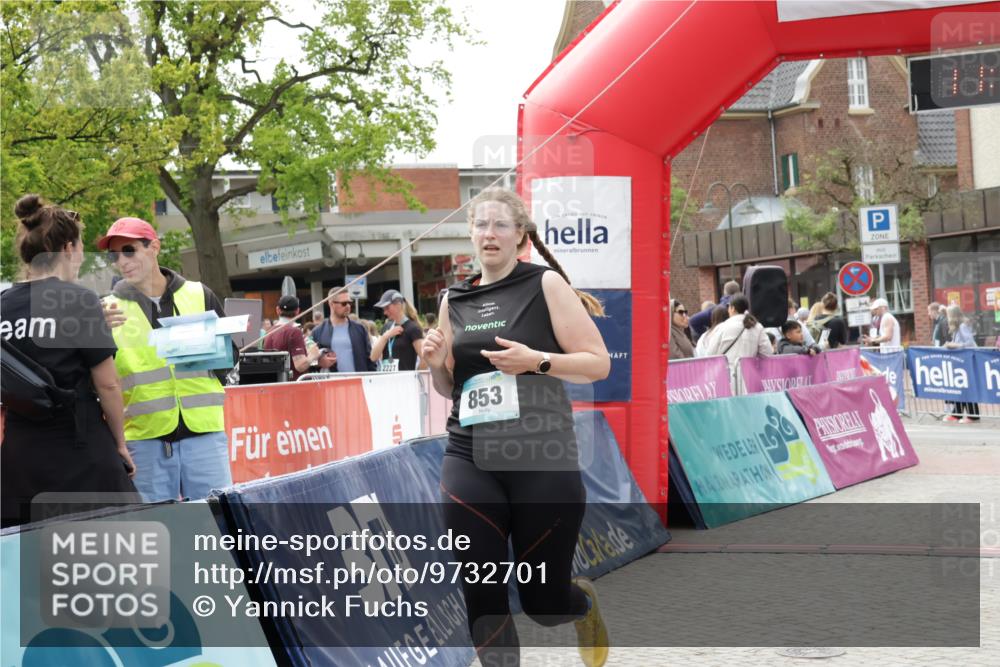 10.05.2026 - 8. Wedeler Halbmarathon Yannick Fuchs http://msf.ph/oto/9732701 10.05.2026 11:47:10 Ziel 853, 966 meine-sportfotos.de
