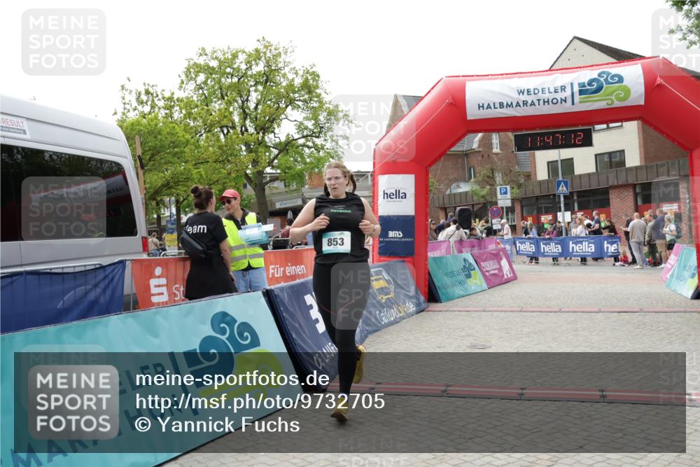 10.05.2026 - 8. Wedeler Halbmarathon Yannick Fuchs http://msf.ph/oto/9732705 10.05.2026 11:47:10 Ziel 853, 966 meine-sportfotos.de