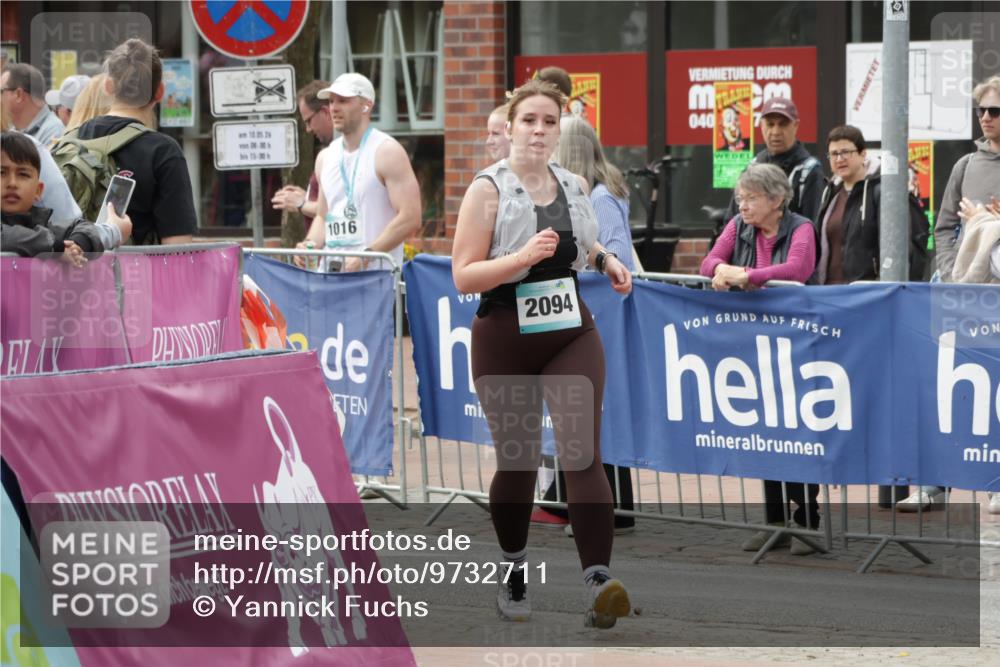 10.05.2026 - 8. Wedeler Halbmarathon Yannick Fuchs http://msf.ph/oto/9732711 10.05.2026 11:47:13 Ziel 14, 853, 966, 2094 meine-sportfotos.de