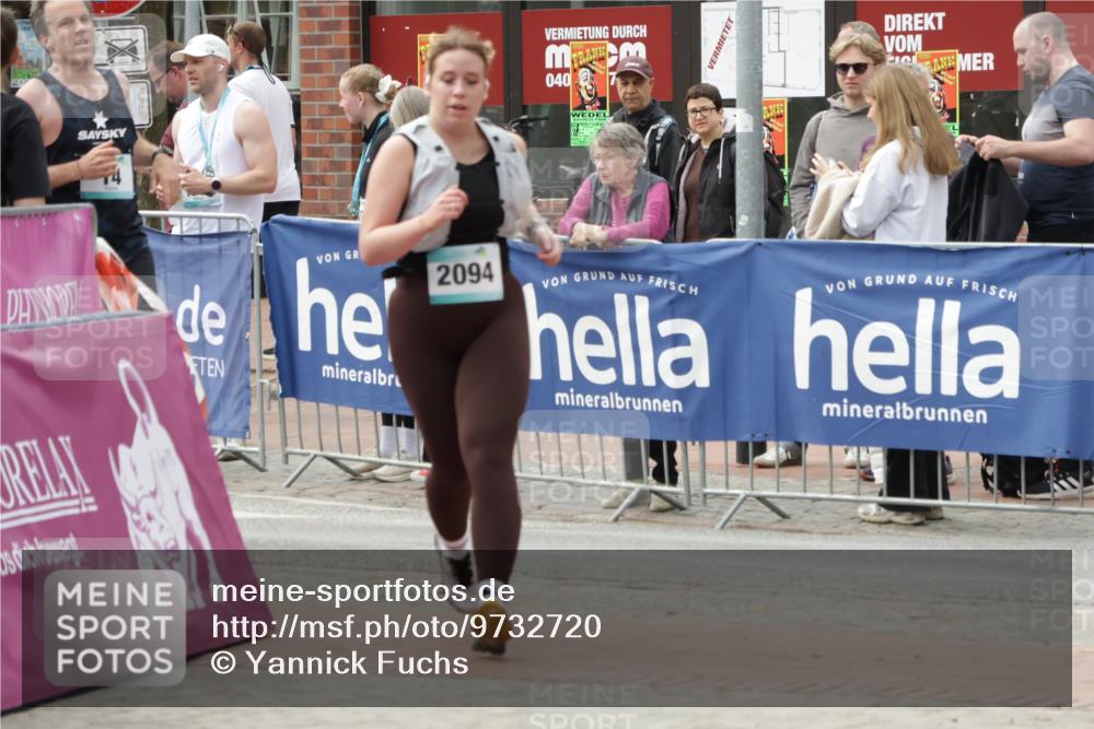 10.05.2026 - 8. Wedeler Halbmarathon Yannick Fuchs http://msf.ph/oto/9732720 10.05.2026 11:47:13 Ziel 14, 853, 966, 2094 meine-sportfotos.de