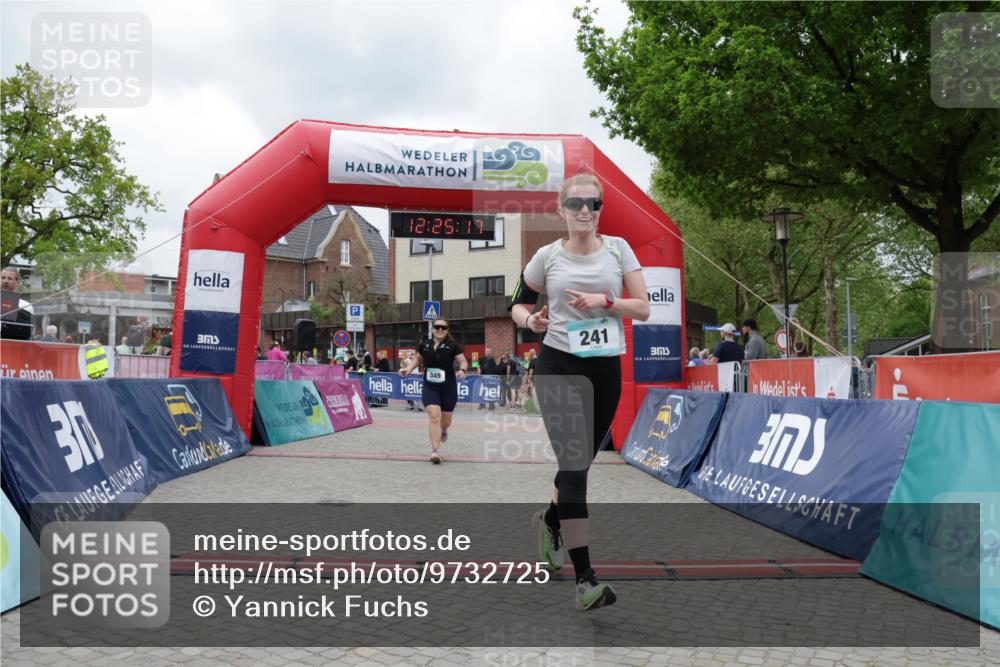 10.05.2026 - 8. Wedeler Halbmarathon Yannick Fuchs http://msf.ph/oto/9732725 10.05.2026 12:25:15 Ziel 241, 349 meine-sportfotos.de