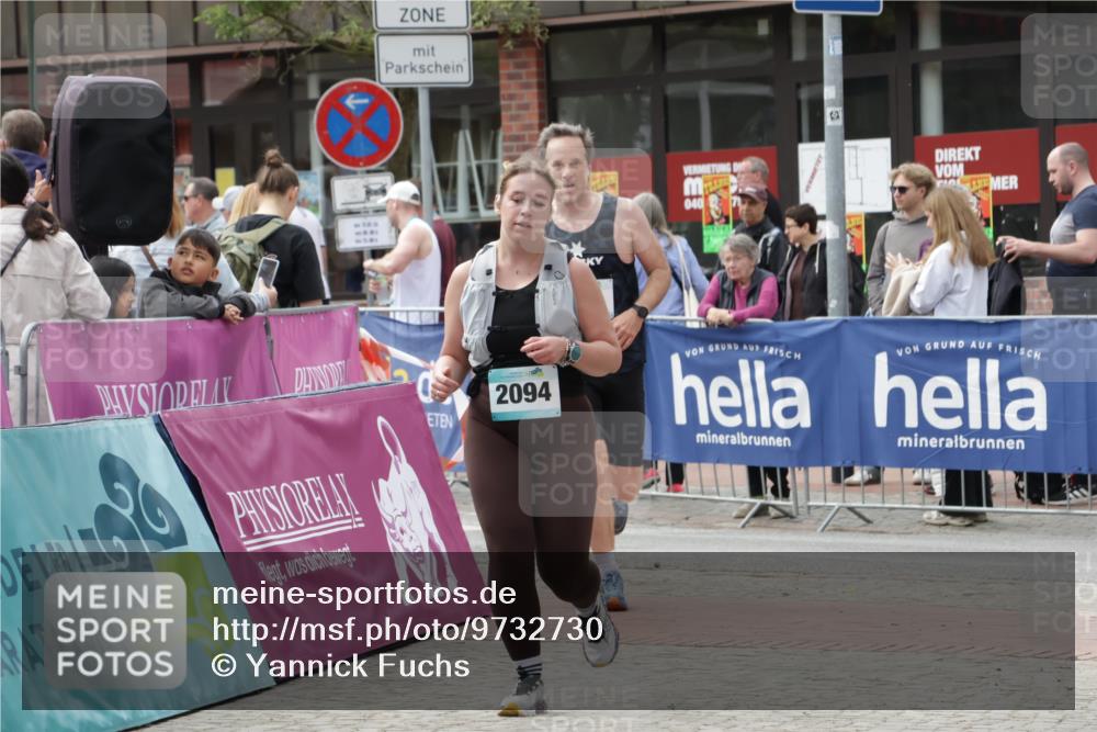 10.05.2026 - 8. Wedeler Halbmarathon Yannick Fuchs http://msf.ph/oto/9732730 10.05.2026 11:47:15 Ziel 14, 332, 853, 2094 meine-sportfotos.de
