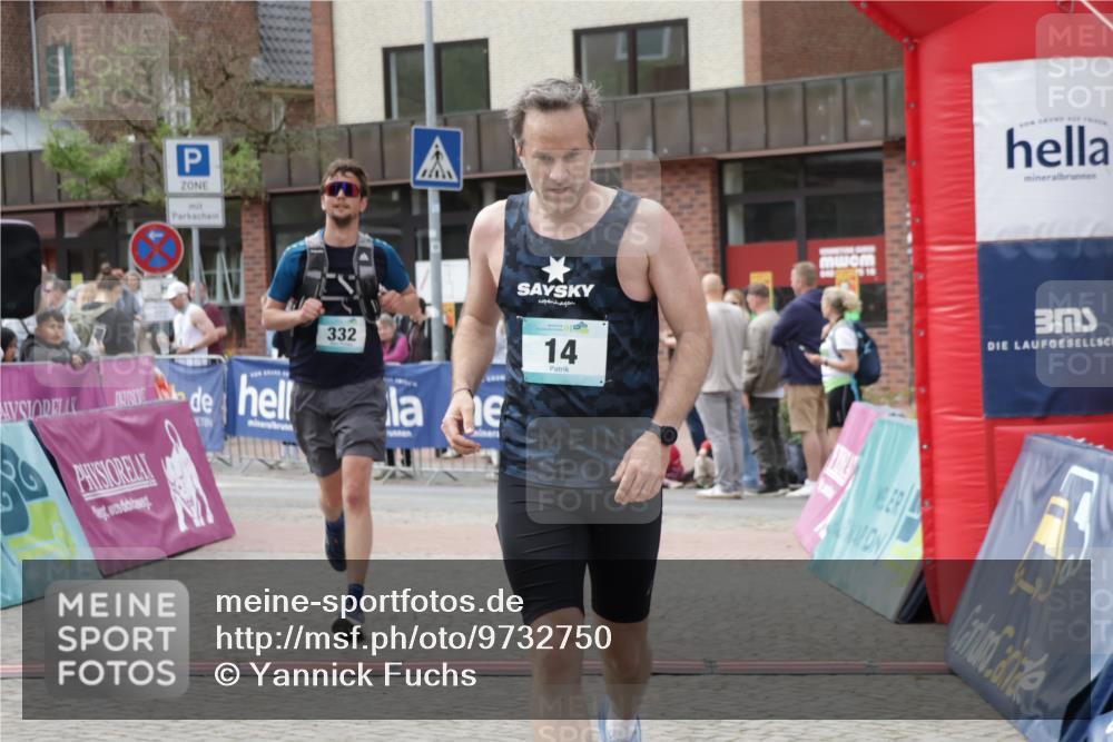 10.05.2026 - 8. Wedeler Halbmarathon Yannick Fuchs http://msf.ph/oto/9732750 10.05.2026 11:47:18 Ziel 14, 332, 2094 meine-sportfotos.de