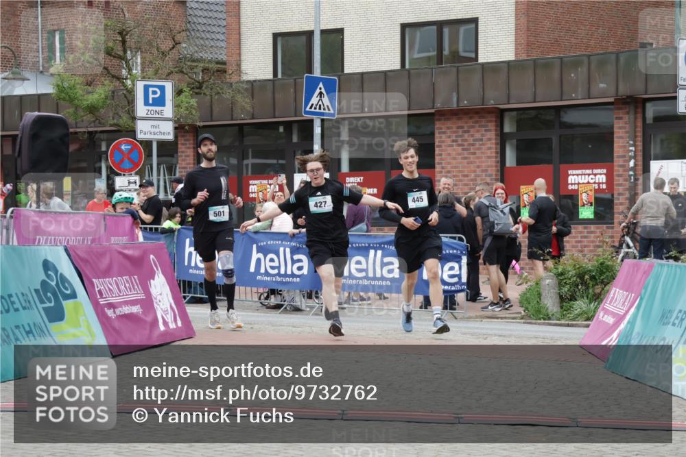 10.05.2026 - 8. Wedeler Halbmarathon Yannick Fuchs http://msf.ph/oto/9732762 10.05.2026 12:25:23 Ziel 427, 445, 501 meine-sportfotos.de