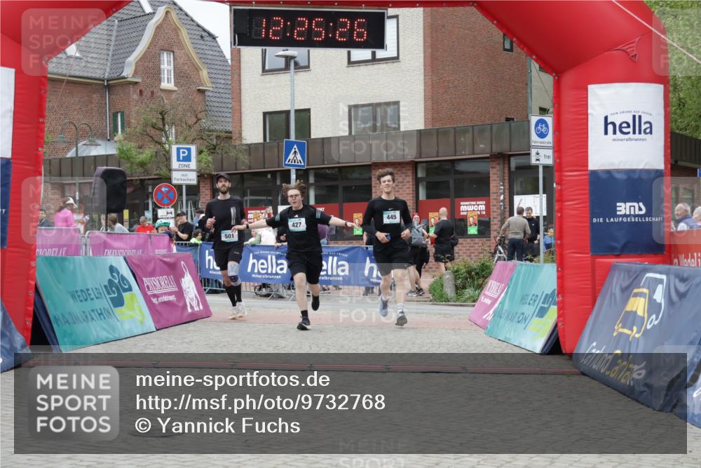 10.05.2026 - 8. Wedeler Halbmarathon Yannick Fuchs http://msf.ph/oto/9732768 10.05.2026 12:25:24 Ziel 427, 445, 501 meine-sportfotos.de