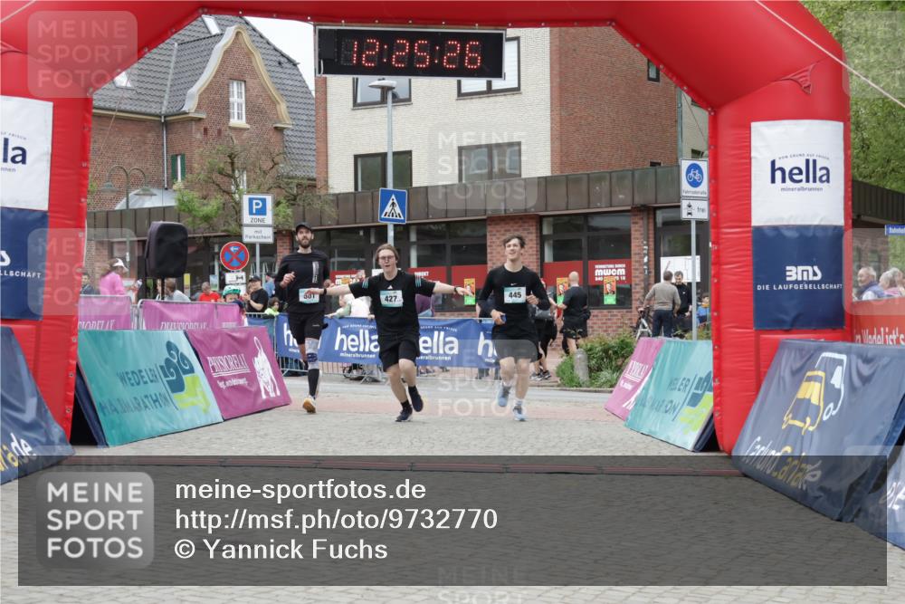 10.05.2026 - 8. Wedeler Halbmarathon Yannick Fuchs http://msf.ph/oto/9732770 10.05.2026 12:25:24 Ziel 427, 445, 501 meine-sportfotos.de