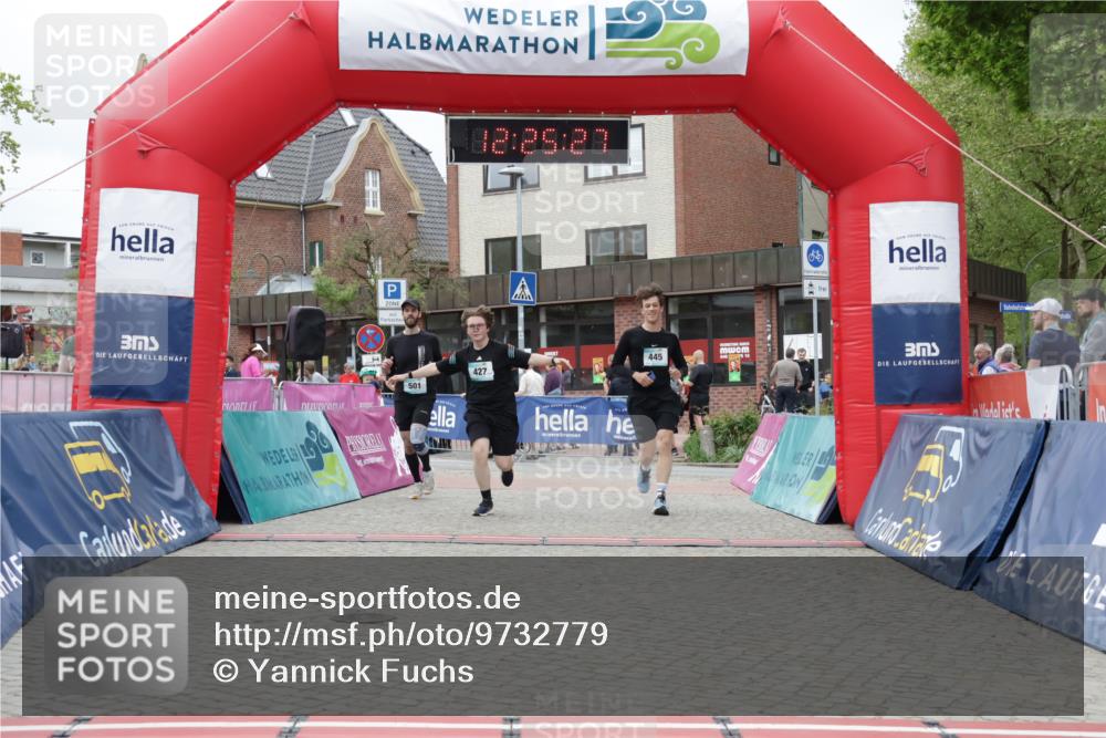 10.05.2026 - 8. Wedeler Halbmarathon Yannick Fuchs http://msf.ph/oto/9732779 10.05.2026 12:25:25 Ziel 427, 445, 501 meine-sportfotos.de