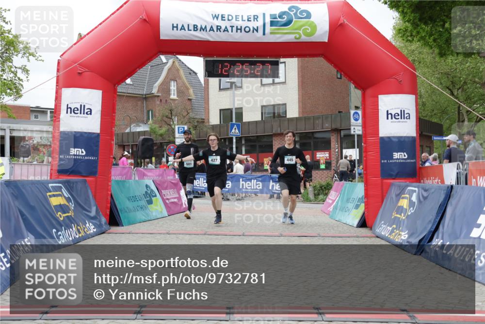 10.05.2026 - 8. Wedeler Halbmarathon Yannick Fuchs http://msf.ph/oto/9732781 10.05.2026 12:25:25 Ziel 427, 445, 501 meine-sportfotos.de