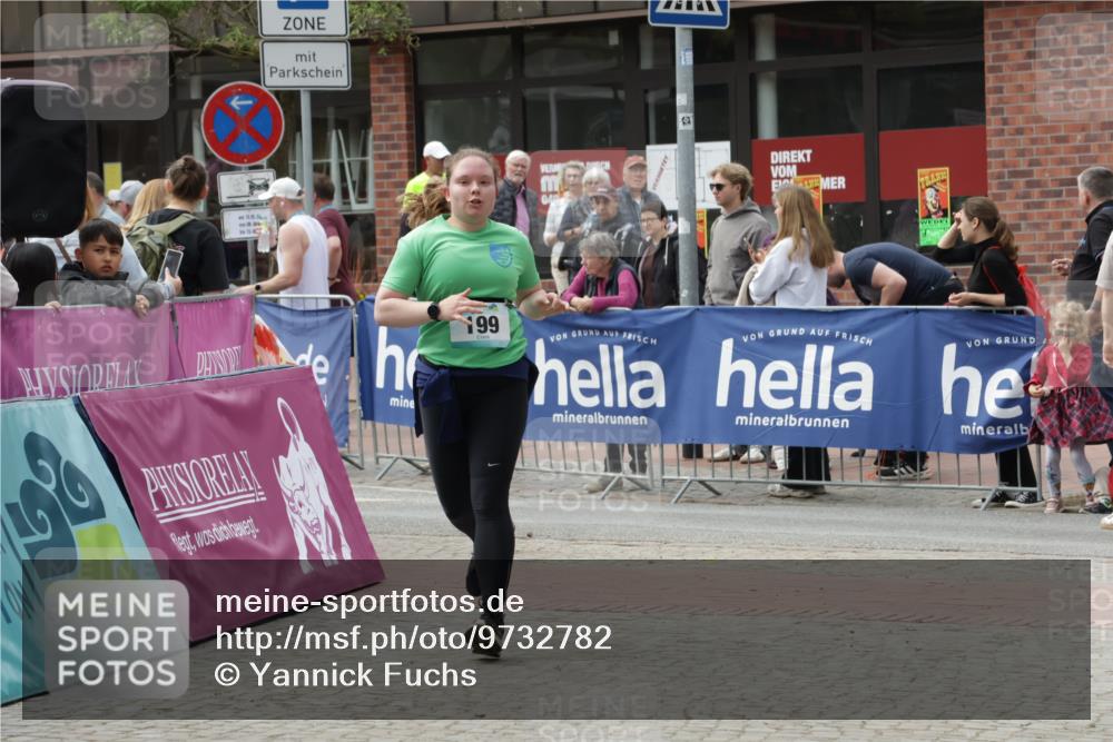10.05.2026 - 8. Wedeler Halbmarathon Yannick Fuchs http://msf.ph/oto/9732782 10.05.2026 11:47:25 Ziel 160, 199, 332 meine-sportfotos.de