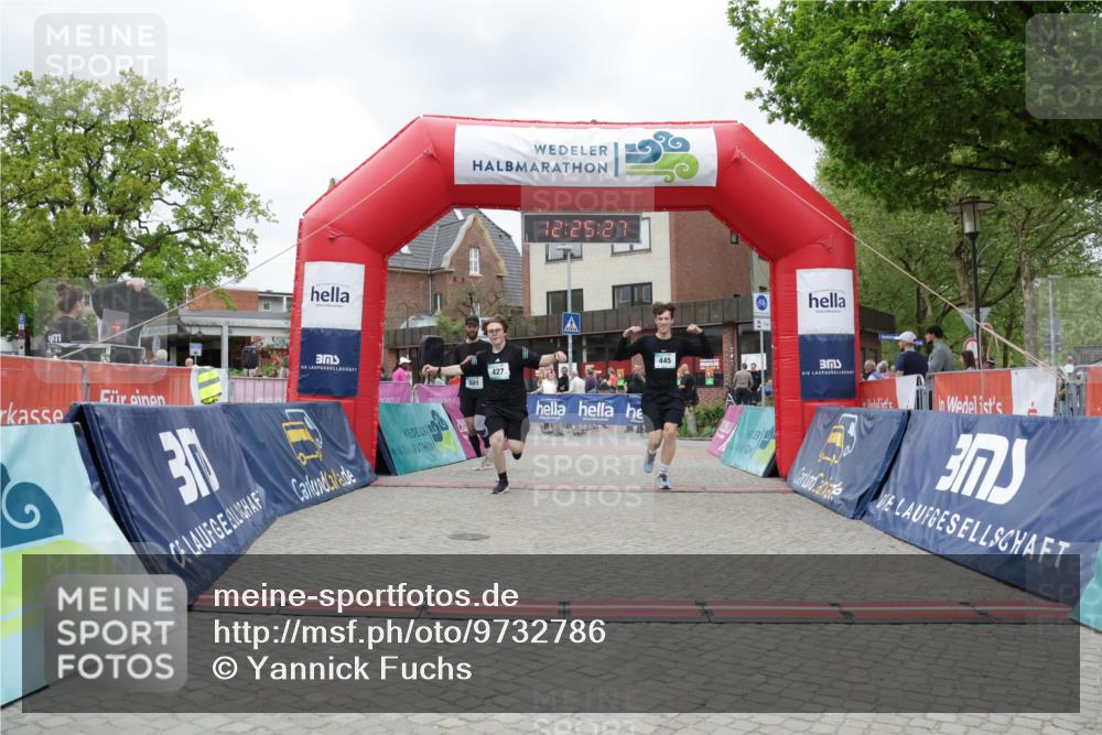 10.05.2026 - 8. Wedeler Halbmarathon Yannick Fuchs http://msf.ph/oto/9732786 10.05.2026 12:25:26 Ziel 427, 445, 501 meine-sportfotos.de