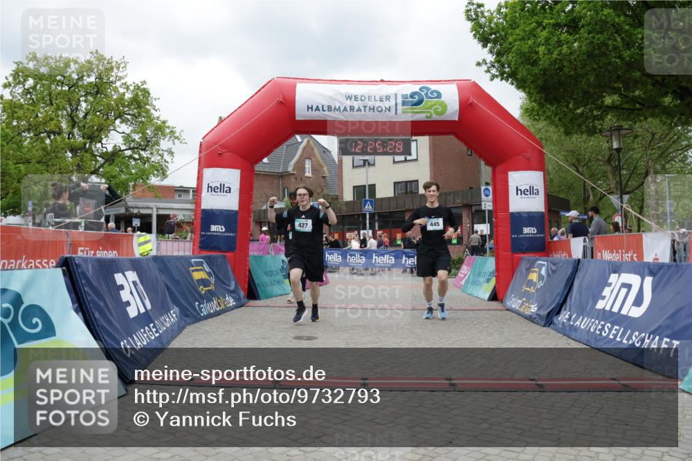 10.05.2026 - 8. Wedeler Halbmarathon Yannick Fuchs http://msf.ph/oto/9732793 10.05.2026 12:25:26 Ziel 427, 445, 501 meine-sportfotos.de
