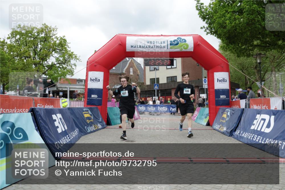 10.05.2026 - 8. Wedeler Halbmarathon Yannick Fuchs http://msf.ph/oto/9732795 10.05.2026 12:25:26 Ziel 427, 445, 501 meine-sportfotos.de