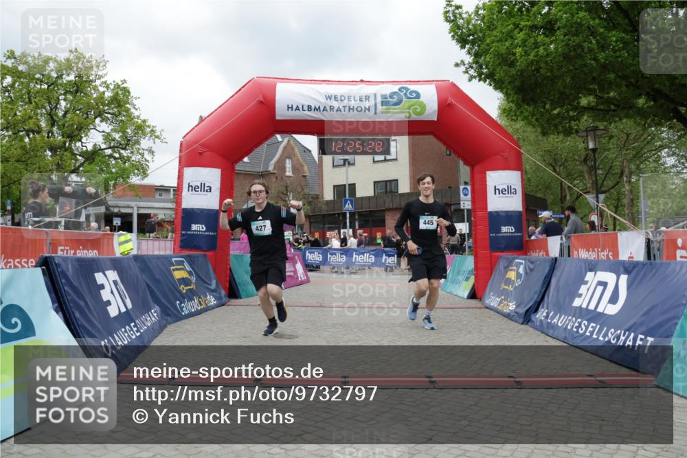10.05.2026 - 8. Wedeler Halbmarathon Yannick Fuchs http://msf.ph/oto/9732797 10.05.2026 12:25:26 Ziel 427, 445, 501 meine-sportfotos.de