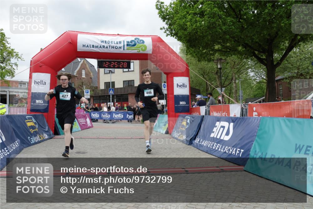 10.05.2026 - 8. Wedeler Halbmarathon Yannick Fuchs http://msf.ph/oto/9732799 10.05.2026 12:25:26 Ziel 427, 445, 501 meine-sportfotos.de