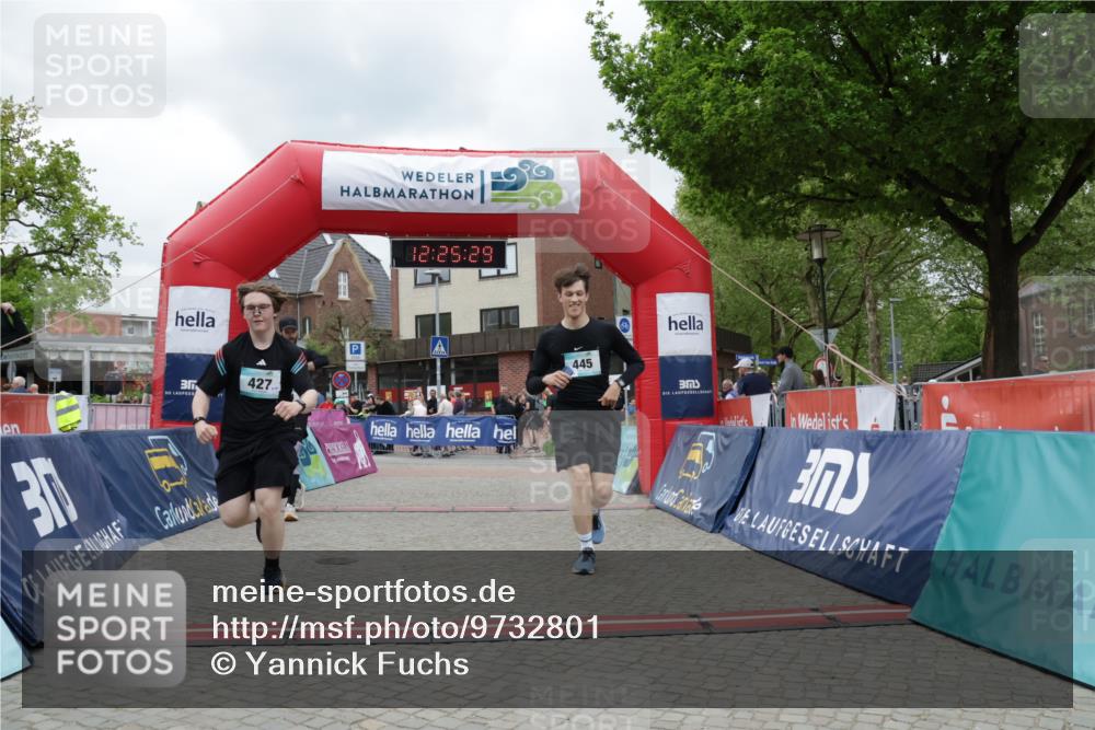 10.05.2026 - 8. Wedeler Halbmarathon Yannick Fuchs http://msf.ph/oto/9732801 10.05.2026 12:25:27 Ziel 427, 445, 501 meine-sportfotos.de