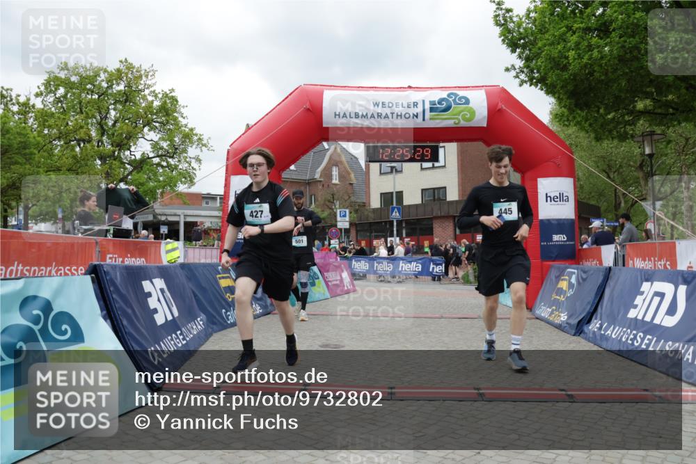 10.05.2026 - 8. Wedeler Halbmarathon Yannick Fuchs http://msf.ph/oto/9732802 10.05.2026 12:25:27 Ziel 427, 445, 501 meine-sportfotos.de