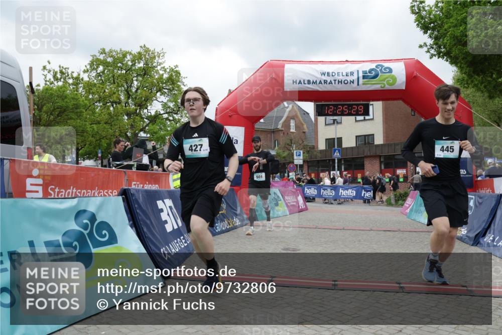 10.05.2026 - 8. Wedeler Halbmarathon Yannick Fuchs http://msf.ph/oto/9732806 10.05.2026 12:25:27 Ziel 427, 445, 501 meine-sportfotos.de