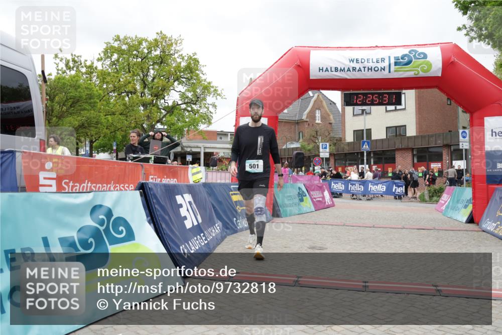 10.05.2026 - 8. Wedeler Halbmarathon Yannick Fuchs http://msf.ph/oto/9732818 10.05.2026 12:25:29 Ziel 427, 445, 501 meine-sportfotos.de