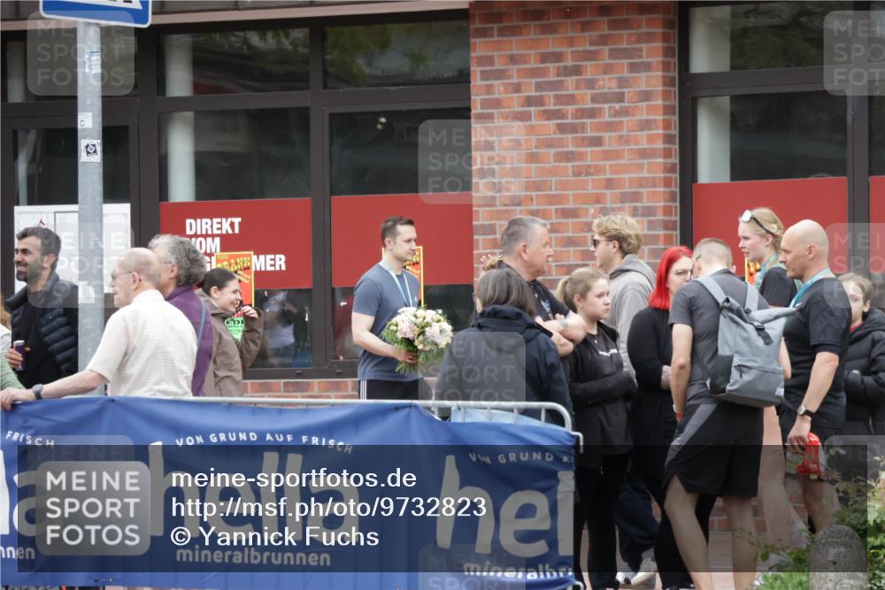 10.05.2026 - 8. Wedeler Halbmarathon Yannick Fuchs http://msf.ph/oto/9732823 10.05.2026 12:25:39 Ziel  meine-sportfotos.de