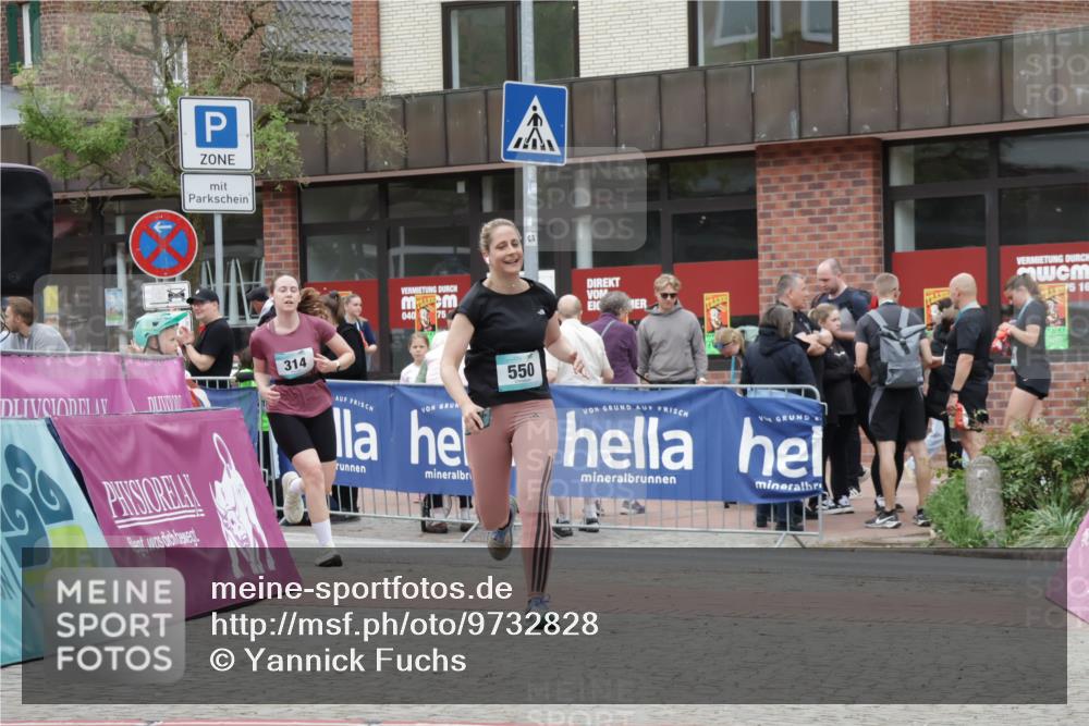 10.05.2026 - 8. Wedeler Halbmarathon Yannick Fuchs http://msf.ph/oto/9732828 10.05.2026 12:25:42 Ziel 314, 550 meine-sportfotos.de