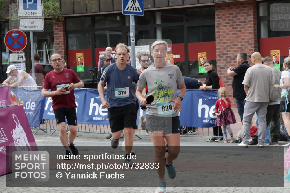 10.05.2026 - 8. Wedeler Halbmarathon Yannick Fuchs http://msf.ph/oto/9732833 10.05.2026 11:47:32 Ziel 160, 198, 199, 564, 826, 1041 meine-sportfotos.de
